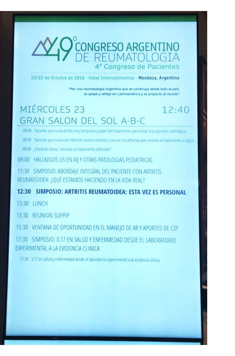 Totem screen showing the full day agenda and announcements